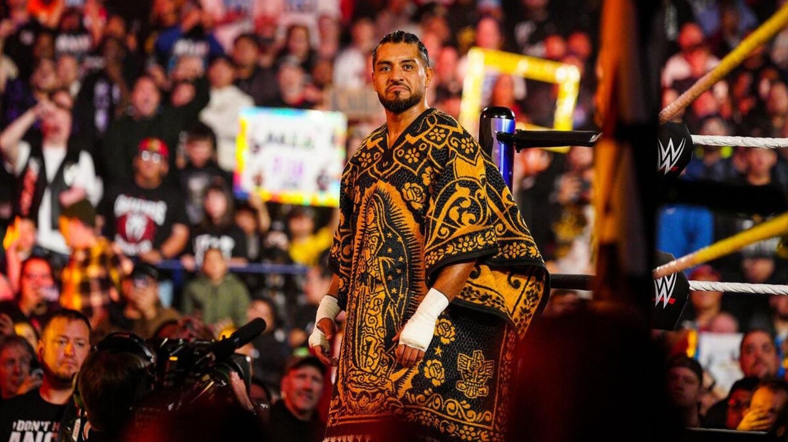 نجم WWE السابق سانتوس إسكوبار يكشف عن اسم جديد بعد انتهاء فترة الحظر ما بعد راسلمينيا