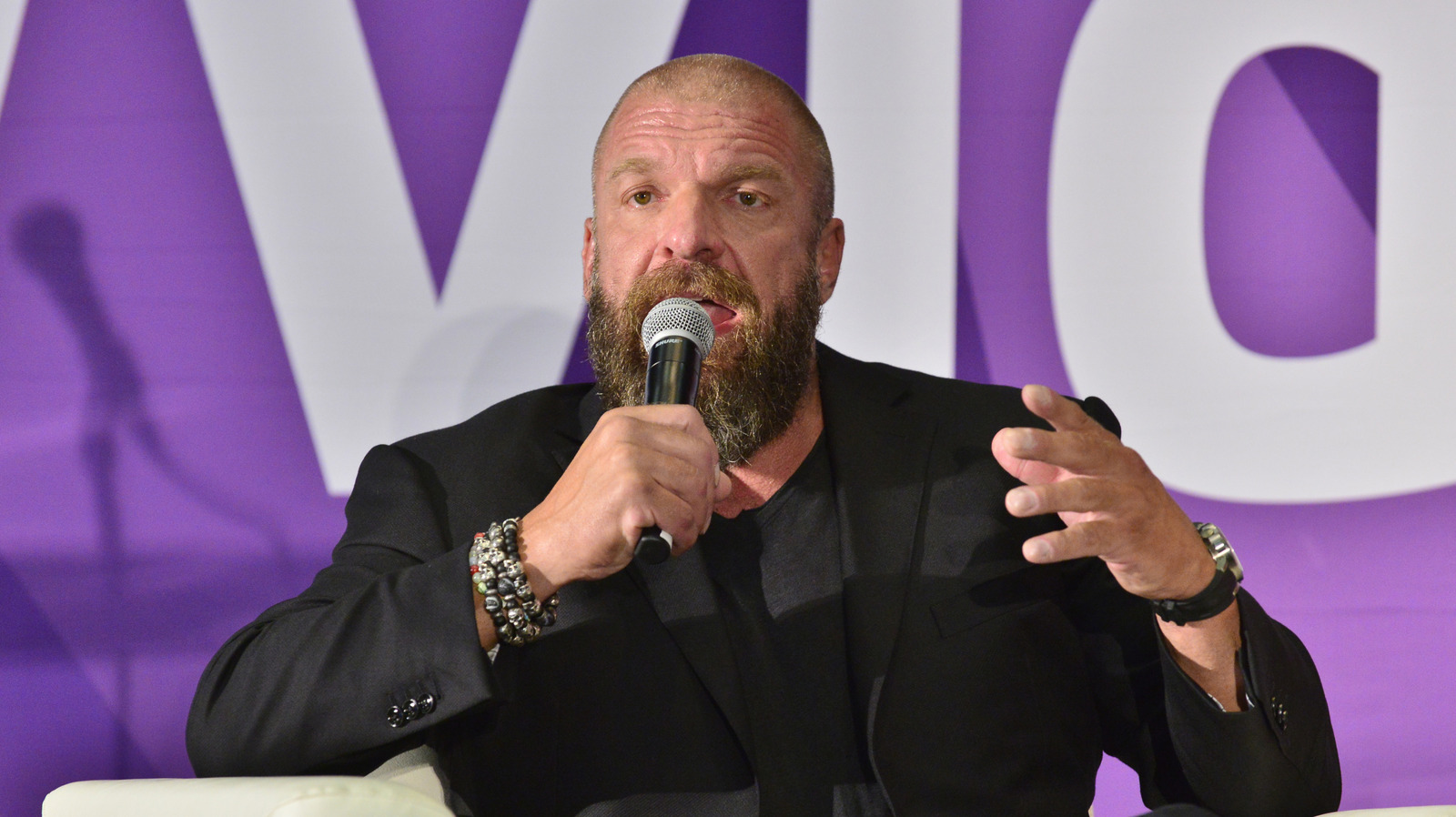 مفاجأة مدوية بعد سمر سلام: نجم AEW السابق بيج كاس يعود إلى WWE راو!