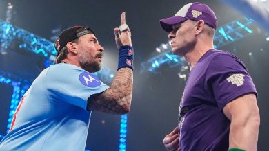 جون سيينا يتفاعل مع فوز كم بيكونك بلقب WWE العالمي