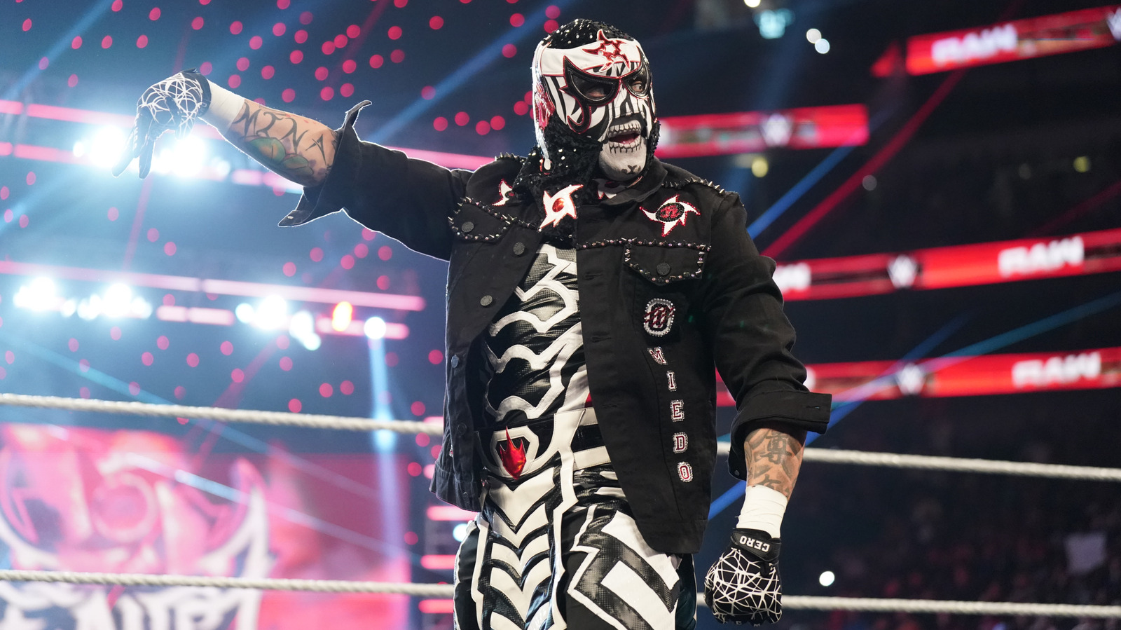 wwe wwe: مطالبة مثيرة: بطل WWE السابق بنتا يدعو WWE لإحياء حلبة AAA سداسية الأضلاع