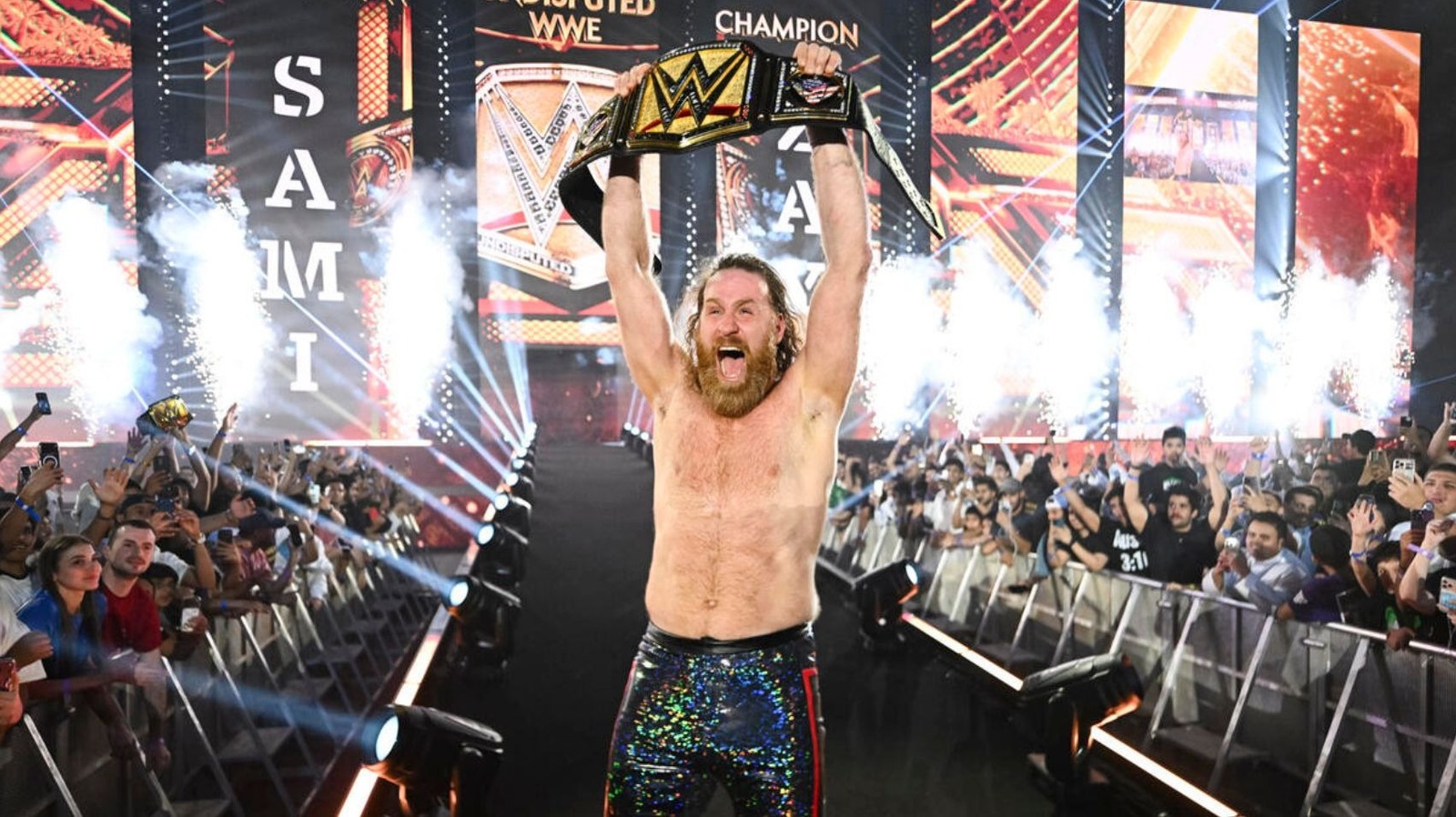 سامي زين يكشف عن محادثة مؤثرة مع جون سينا بعد تتويجه بلقب WWE بلا منازع