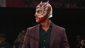WWE تطلق "وورلدز كولايد" في مواجهة AEW All Out بشيكاغو، وتاريخ "ساترداي نايت مين إيفنت" يعيد الصدامات الكبرى