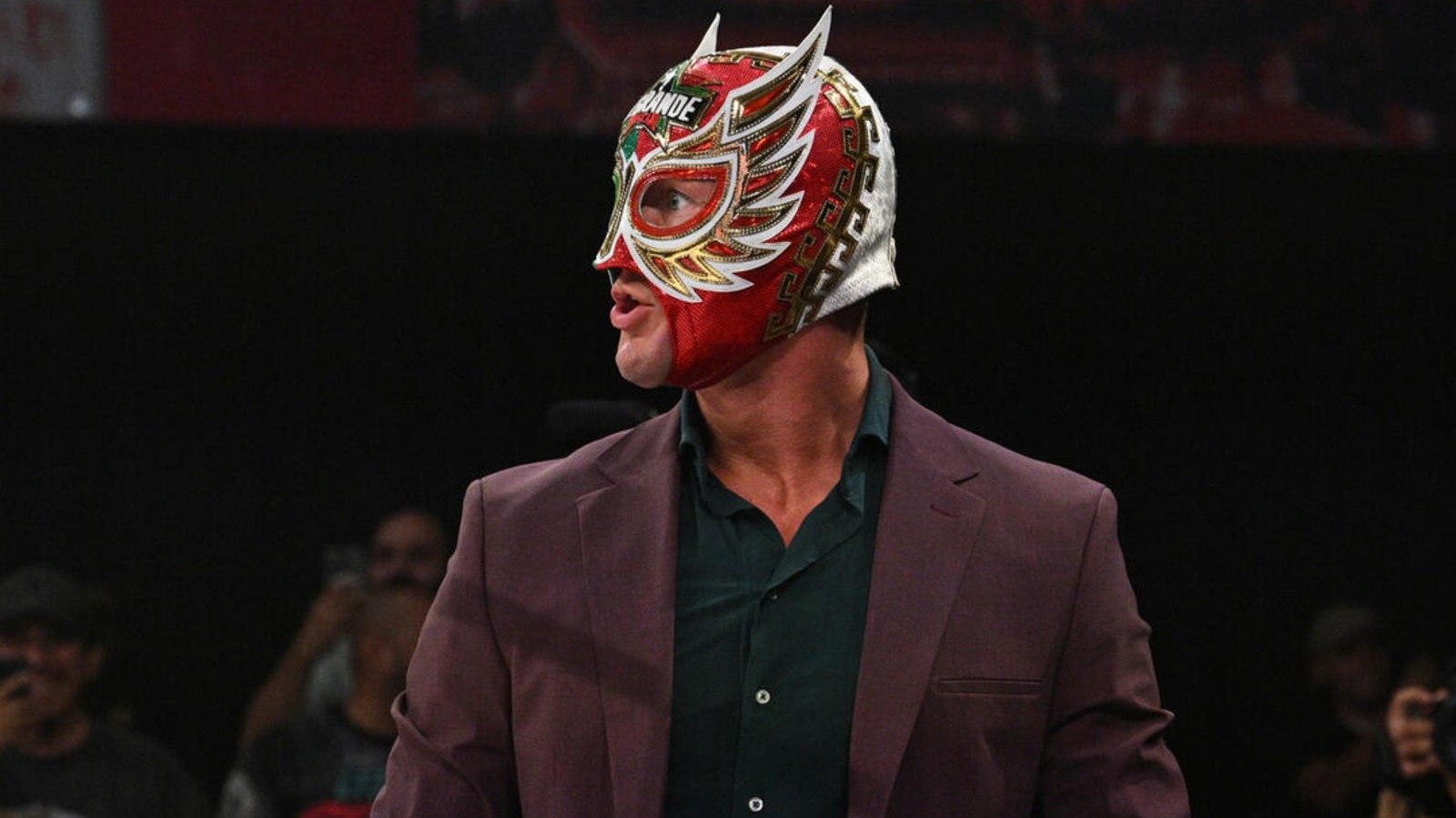 WWE تطلق "وورلدز كولايد" في مواجهة AEW All Out بشيكاغو، وتاريخ "ساترداي نايت مين إيفنت" يعيد الصدامات الكبرى