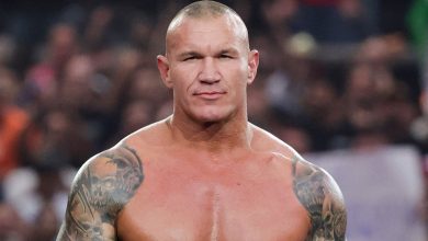 تطورات مثيرة: راندي أورتون وكيفن أوينز يقتربان من العودة إلى حلبات WWE قبل راسلمينيا!