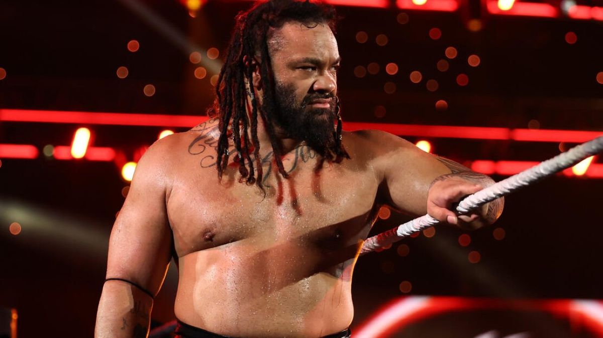 جاكوب فاتو يدرب أبناء أسطورة المصارعة في WWE وسط إشادات واسعة