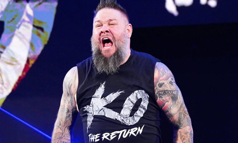 صدمة للجماهير: إصابة كيفين أوفينز في عرض WWE المحلي تثير المخاوف قبل عرض راسلمينيا