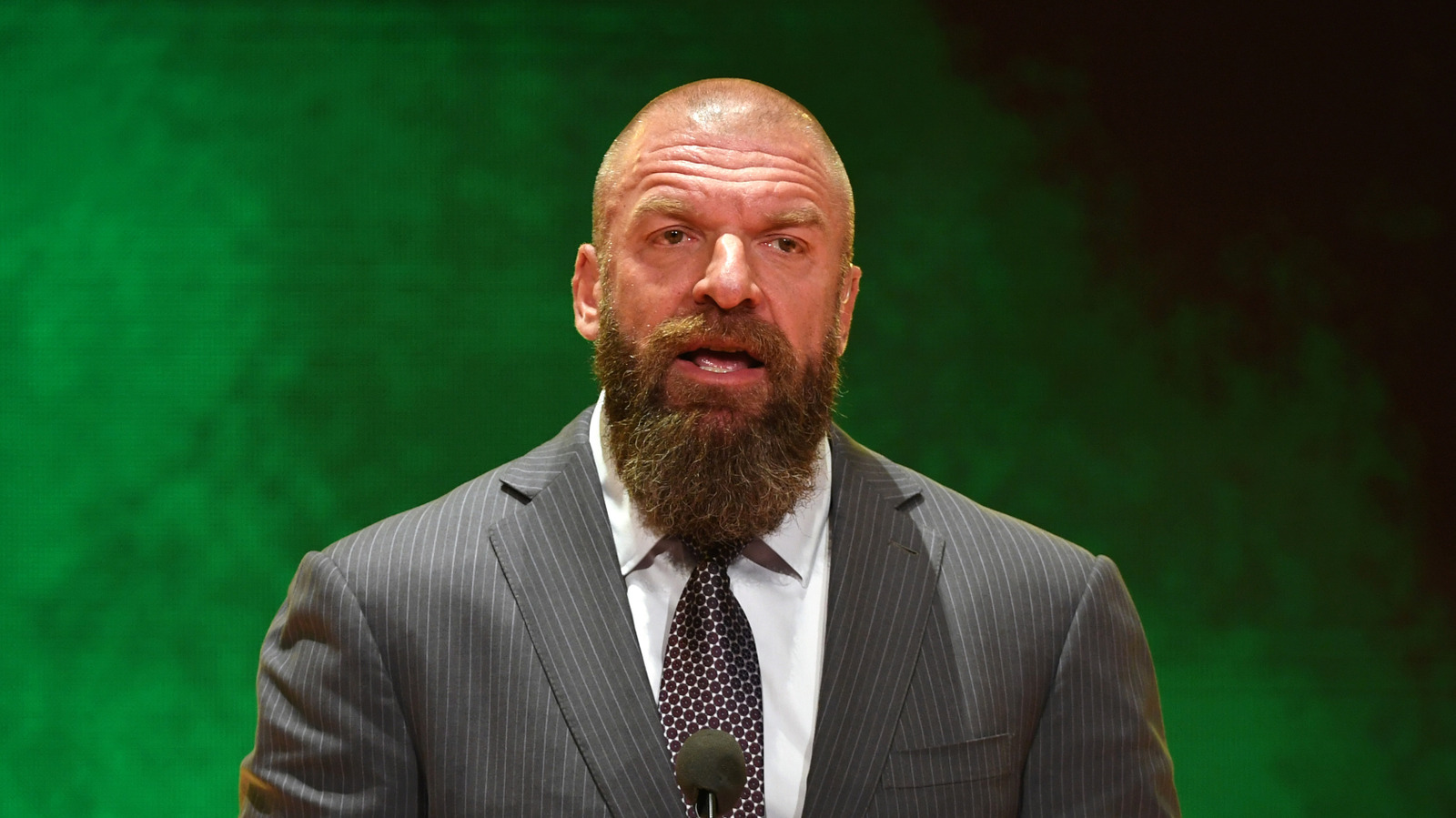 نجم UFC مايكل تشاندلر يثير الجدل بزيارة مركز تدريب WWE: هل نراه في عرض راو؟