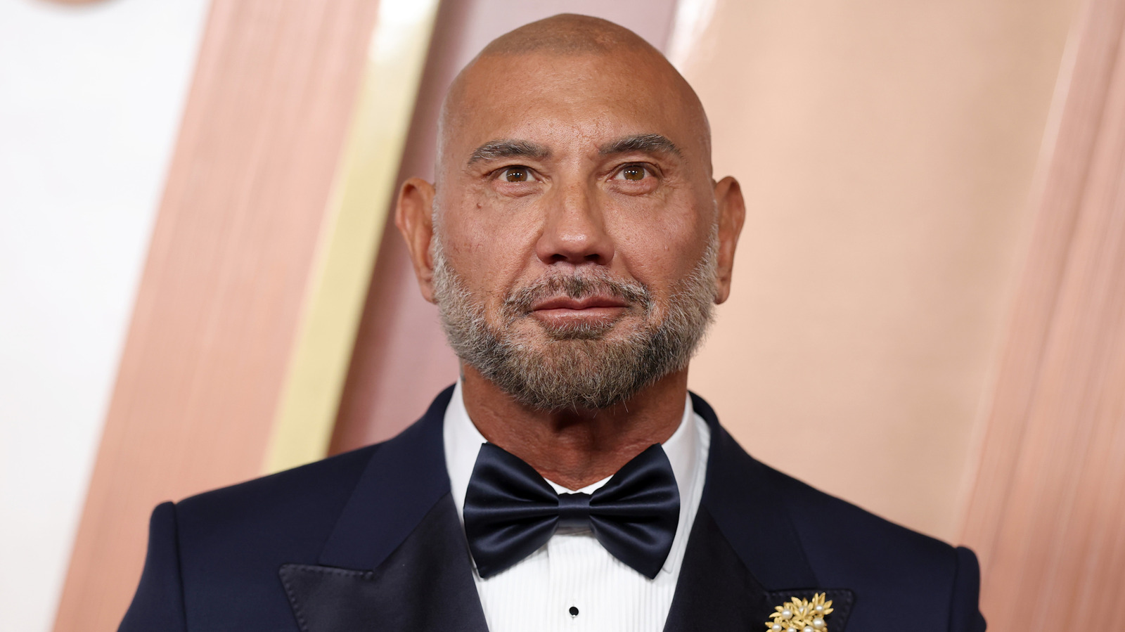 نجم wwe wwe السابق ديف باتيستا يجسد شخصية كراتوس رسميًا في مسلسل غود أوف وور