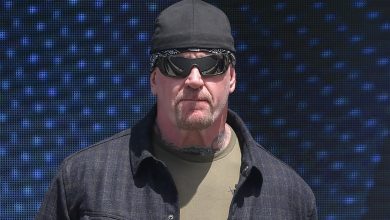 راندي أورتون): أصوات من WWE: أندرتيكر وإكس باك يكشفان عن أهمية "دفع الثمن