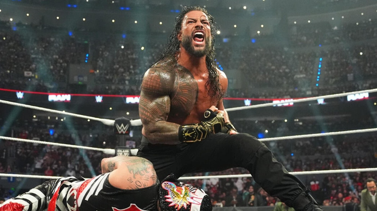 إيفولوشن رومان رينز: كيف يرفع الزعيم القبلي من قيمة منافسيه في WWE