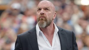 منافسة شرسة. . WWE ترفض تغيير موعد عرض وورلدز كولايد رغم تكريم AEW للراحل باك