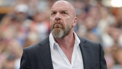 منافسة شرسة. . WWE ترفض تغيير موعد عرض وورلدز كولايد رغم تكريم AEW للراحل باك