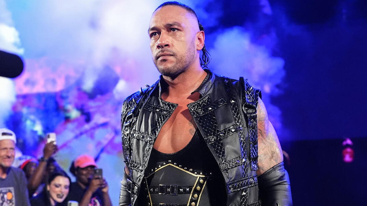 خطة WWE لإعادة ديميان بريست إلى قمة عرض سماكداون